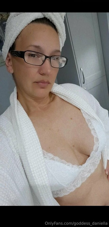 goddess daniella ポルノモデル 画像