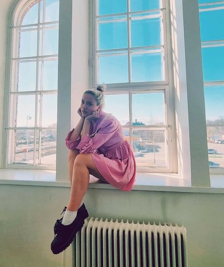 Dagny Norvoll Sandvik ヌードモデル 写真