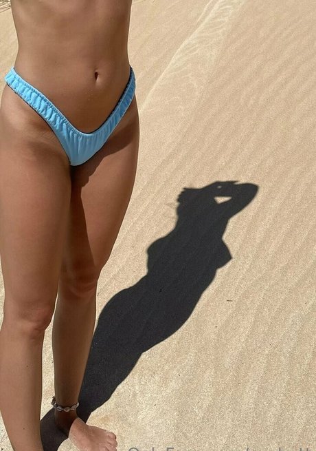 Cara Ellis 完璧な女優 写真