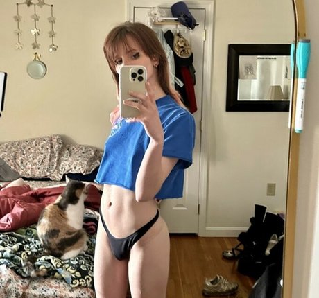 Daychain 裸の女優 写真