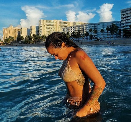 膨らみ OnlyFans セクシー 写真