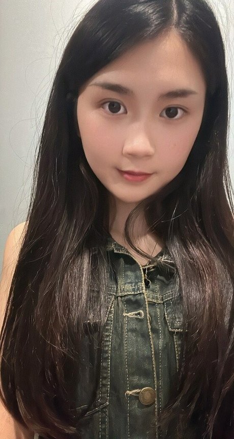 セクシーなブロンドのOnlyFans アートヌード 画像