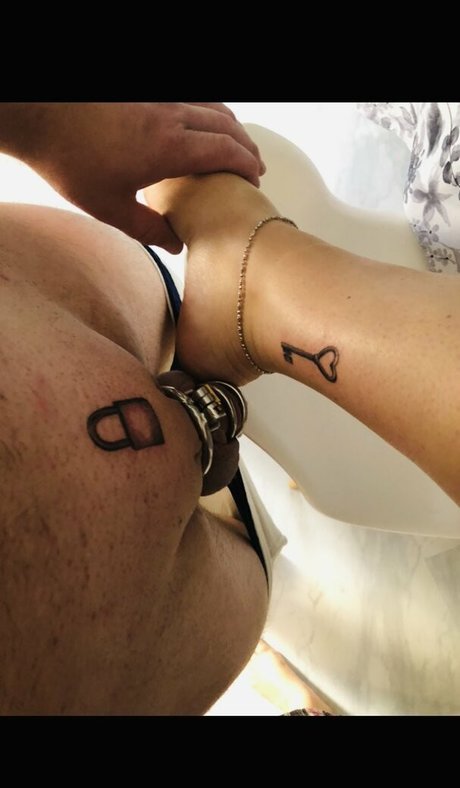 客室乗務員 OnlyFans ポルノグラフィック 写真