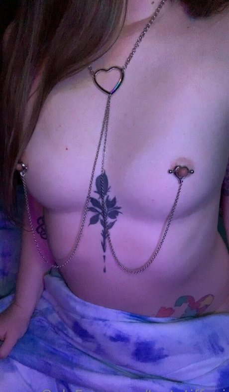 小柄なBBC OnlyFans 無料ヌード 写真