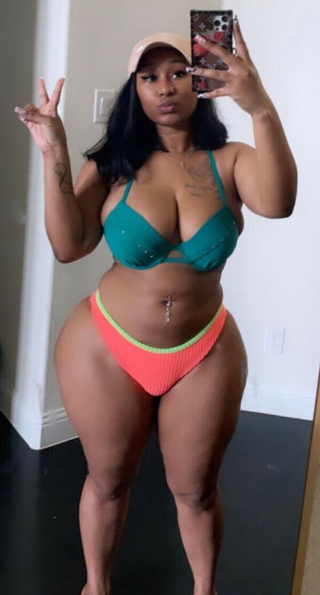 Itsteedy_ ヌードスター 写真