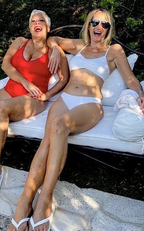 Carol McGiffin ホットなスター 写真