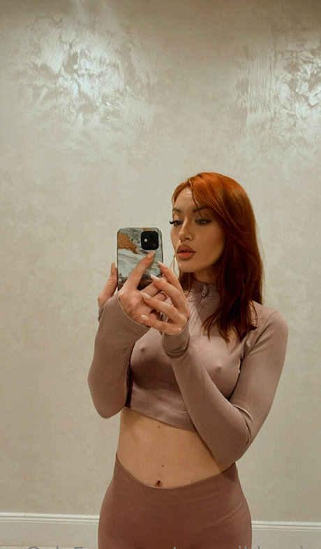 saraawildee 女優 画像