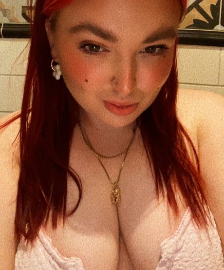 lil babyti セクシーモデル 写真