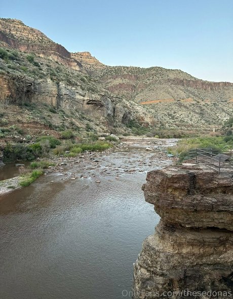 黒髪の熟女OnlyFans エロチック 画像