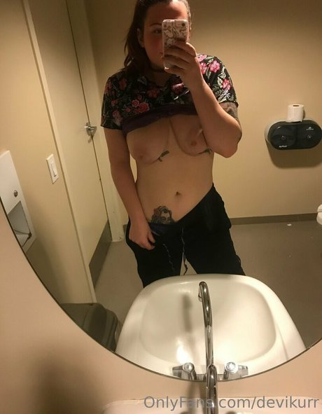 devikurr トップスター 写真