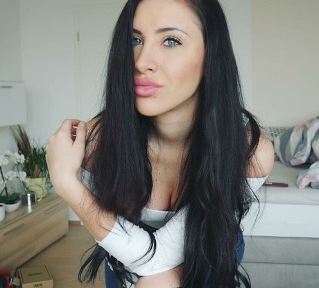 Gnu live 美しいモデル 画像