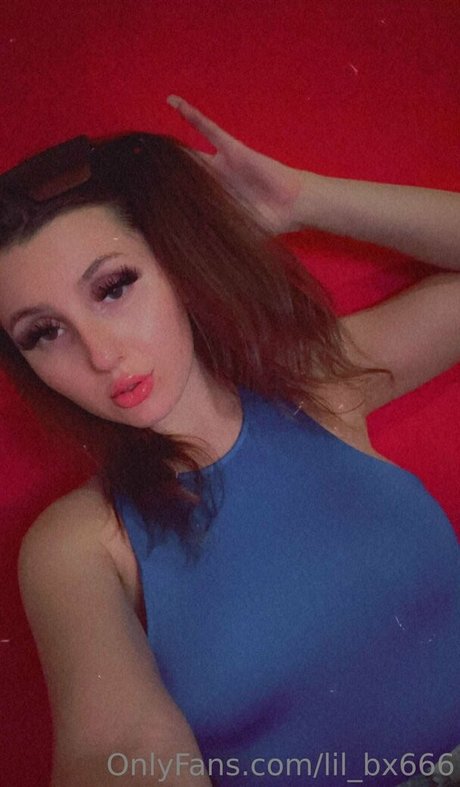 制服オンリーファン ポルノ 画像