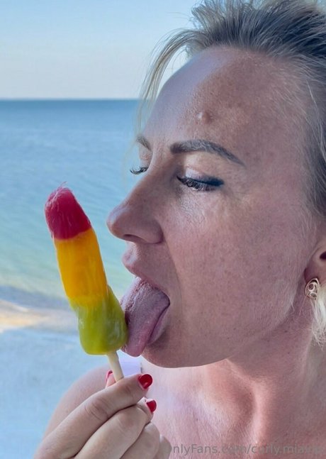 curly miavip 最高のスター アーカイブ