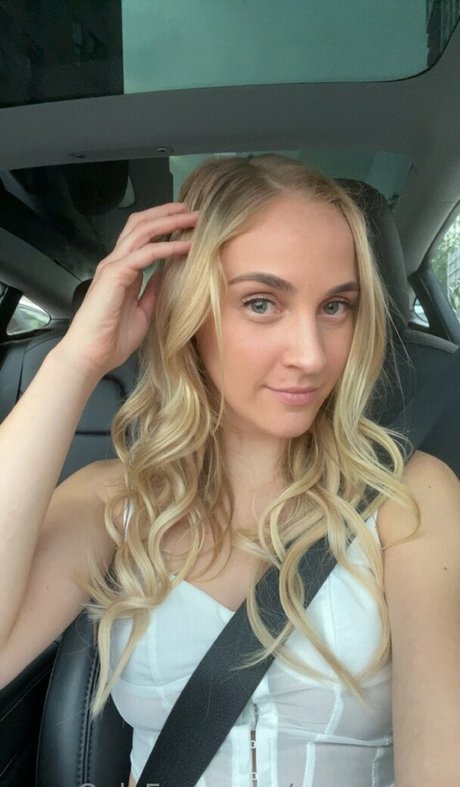 emmranna top profile image