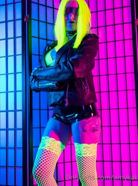 ブロンドオンリーファン セクシー裸 画像