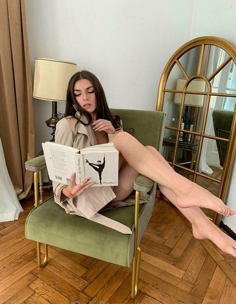 黒檀の小人OnlyFans ポルノ ギャラリー