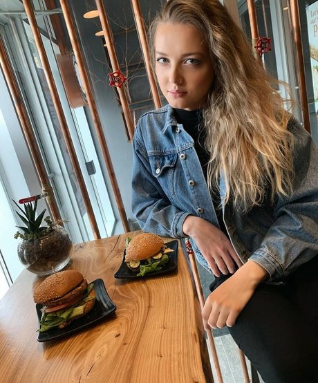 Maya V Henry xxx女優 写真