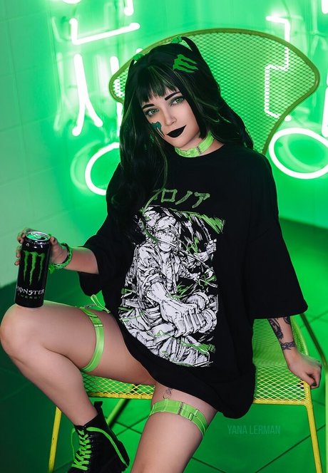 Yana Lerman スター 裸 画像