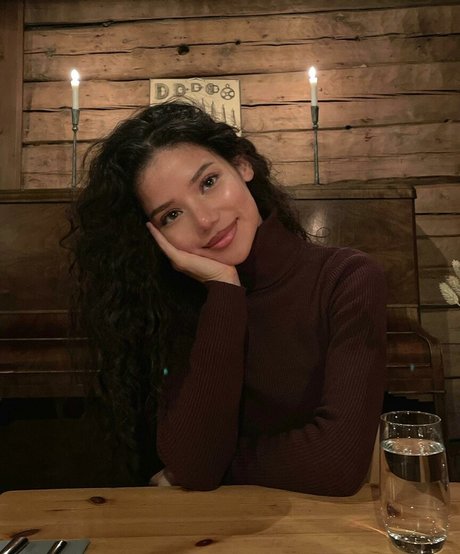 Dina Denoire 完璧な女優 写真