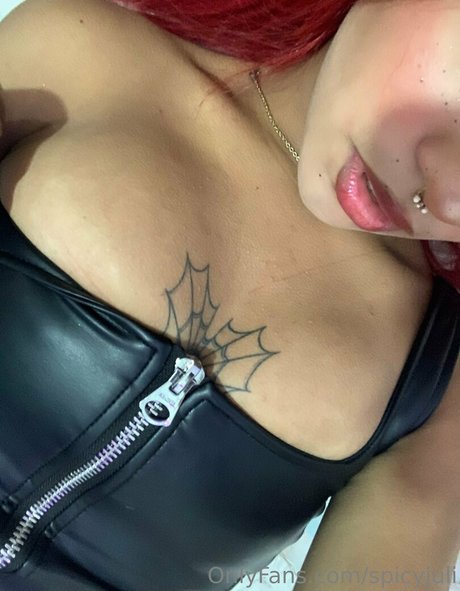 spicyjuli エロティックなポルノスター ギャラリー