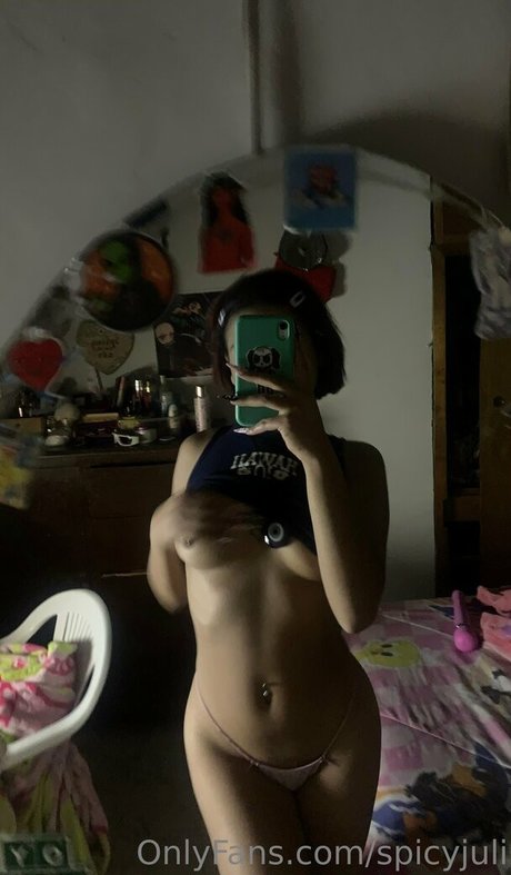 spicyjuli 無料スター 写真