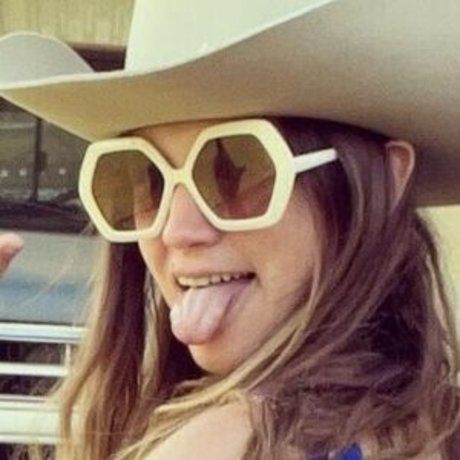 Sierra Ferrell 高品質モデル 写真