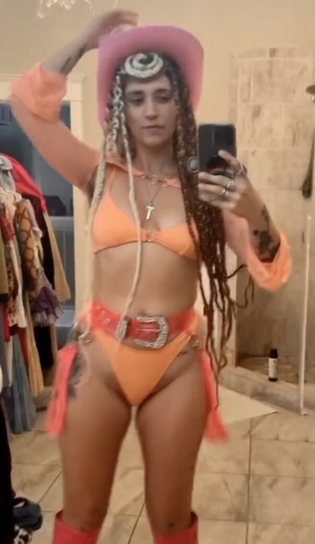 Sierra Ferrell 裸の女優 画像