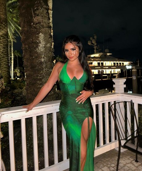 Tatiana McQuay ポルノモデル 写真