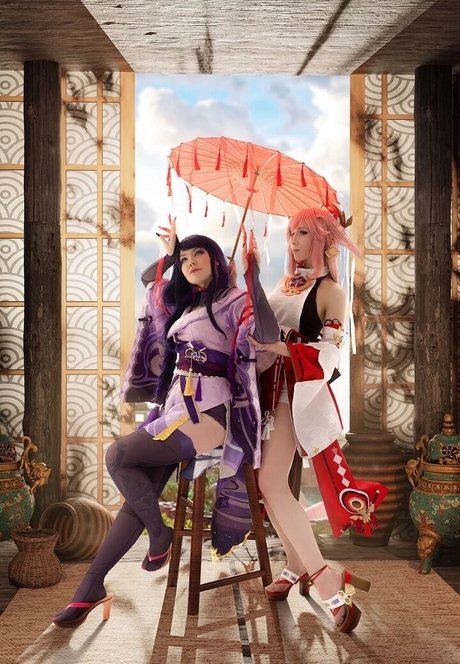 Mi2ray Cosplay ホット女優 写真