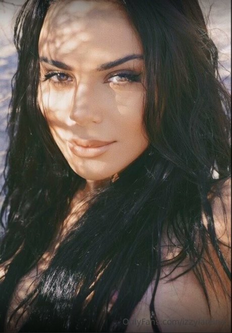 Izzy La Reina 素敵なポルノスター 写真