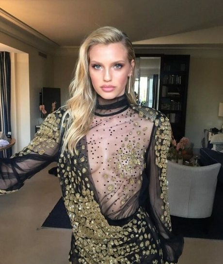 Nibar Madar 裸モデル アーカイブ