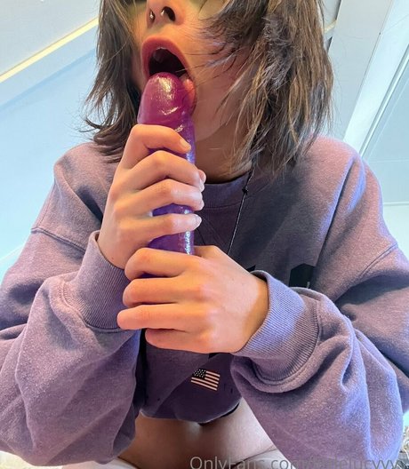 littlelucyyyy セクシーなポルノスター 画像