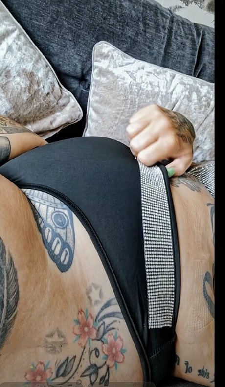 黒檀の白いチンポOnlyFans ホットヌード ギャラリー