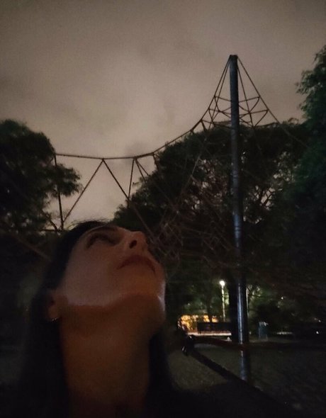 痩せた金髪の熟女OnlyFans セクシー 写真