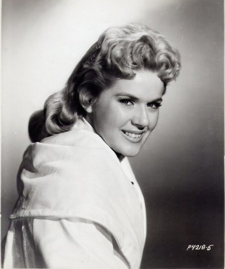 Connie Stevens アートポルノスター 写真