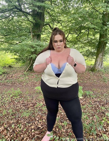 juicylucy505free エロティックなモデル 写真