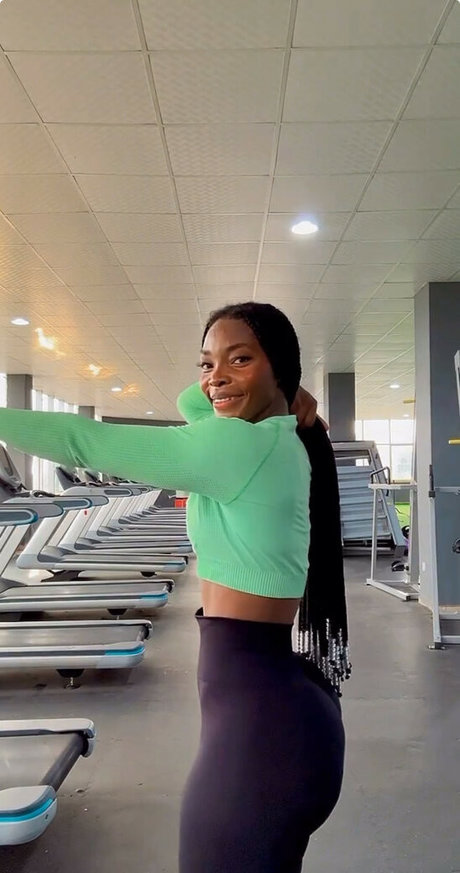 Korpobrownskin ポルノスター HD ギャラリー