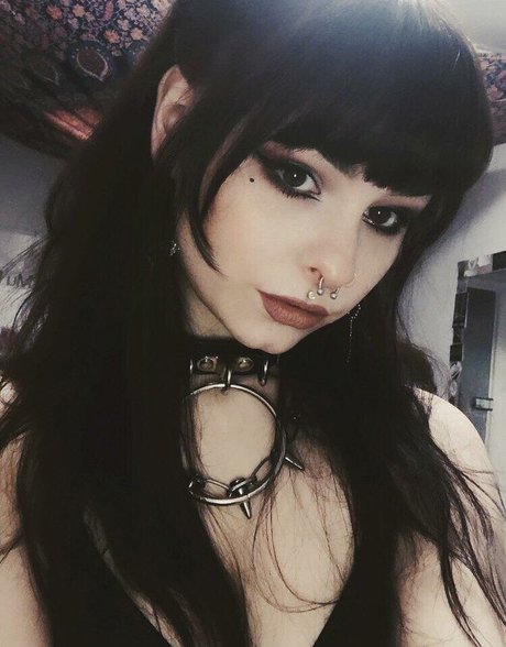 Fawn Fxck エロティックなポルノスター 写真