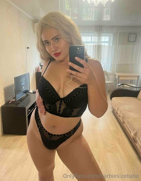 barbiesizebabe 裸のモデル 写真