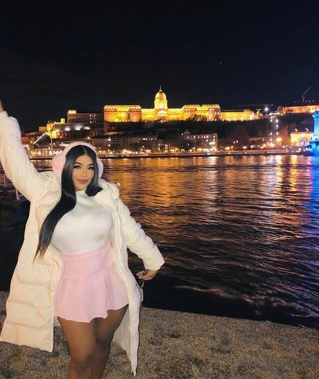 Thayana Babyy ポルノスター アート アーカイブ