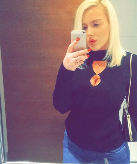 Bethany Koko 裸のポルノスター 写真