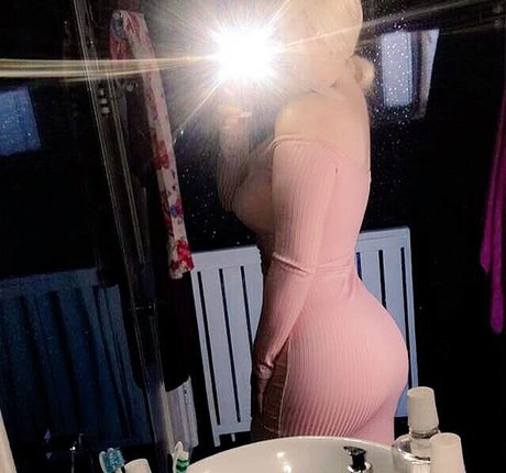 Bethany Koko ポルノモデル 写真