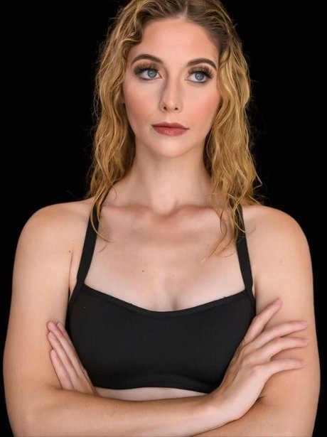 AlexandraQnin ポルノスター 可愛い 写真