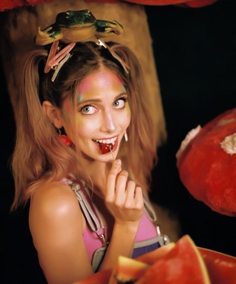 AlexandraQnin ホットなモデル 画像