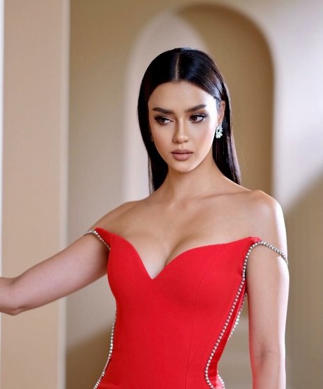 Amanda Obdam ホットスター 画像