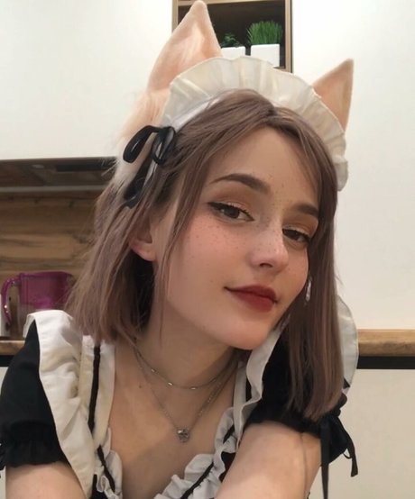 ブルネットの看護師OnlyFans セクシー裸 写真