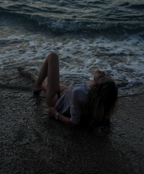 Agam Azulay トップモデル 写真