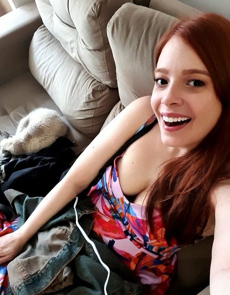 Fernanda Schmolz ヌードスター アーカイブ