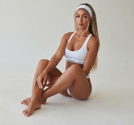 karissaa bauzonn 裸のモデル 画像