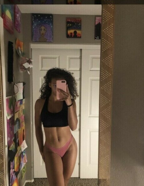 Jazzylique ポルノスター 写真